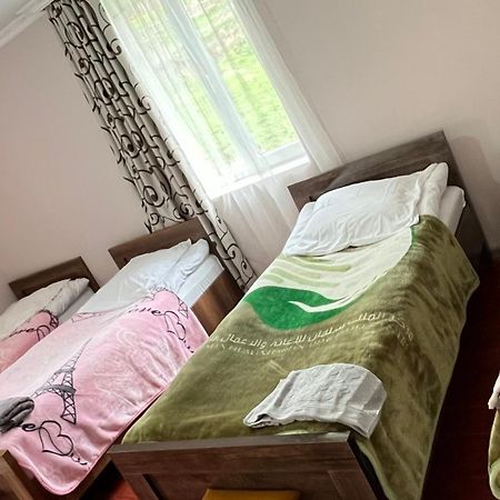 Ciuri'S Guesthouse Zhabeshi Exteriér fotografie