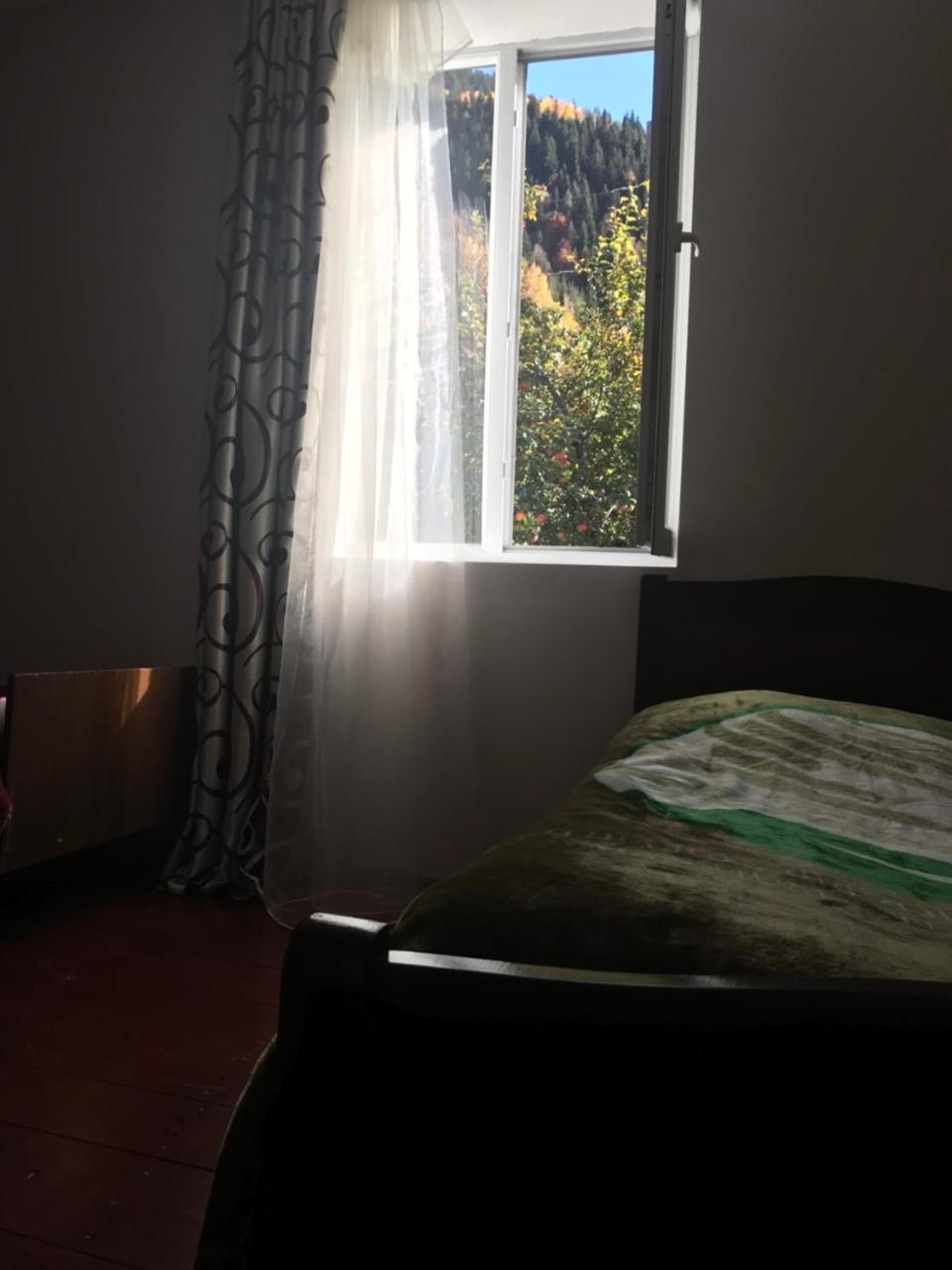 Ciuri'S Guesthouse Zhabeshi Exteriér fotografie