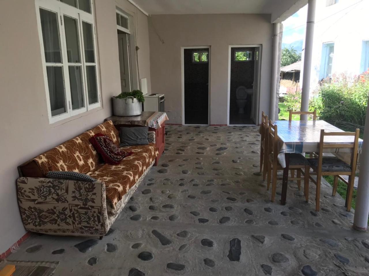 Ciuri'S Guesthouse Zhabeshi Exteriér fotografie